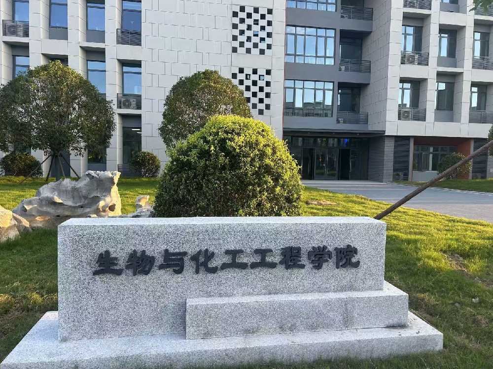 华池县扬州职业大学体育场高杆灯项目